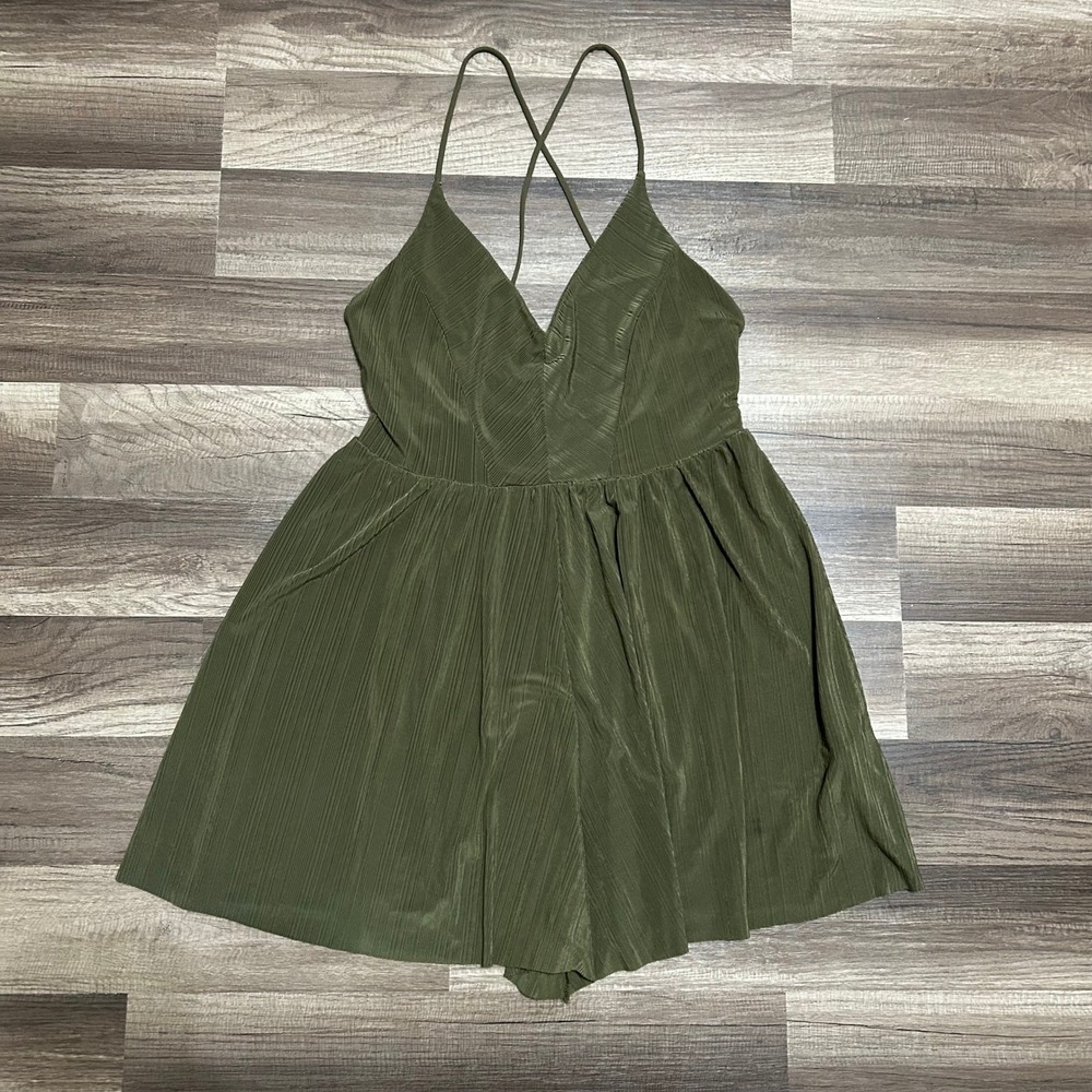 Zara Women's Romper S Olive Green Plisse Pleated V-Neck Cross Back Ribbed Earthy
